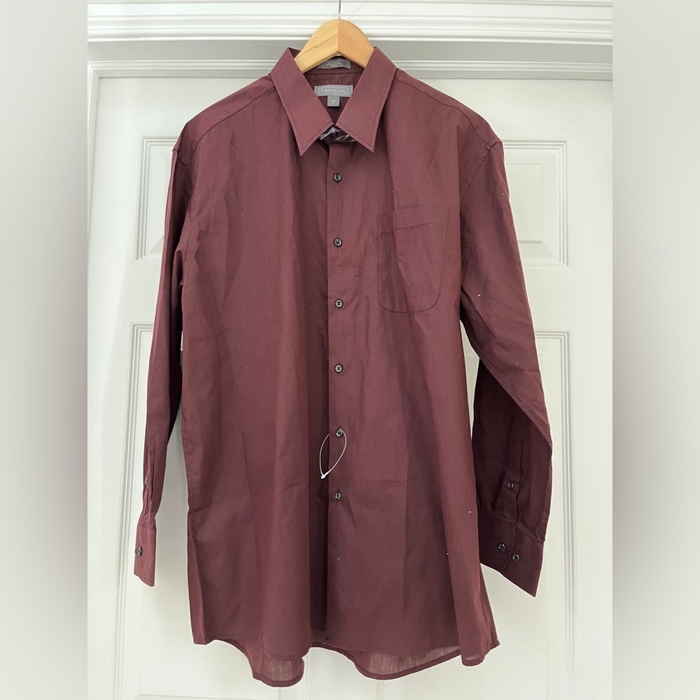 NWOT Protocol men’s button down dress shirt in wine colour size 17 1/2 35.